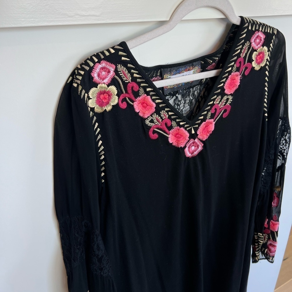 Vintage Collection Embroidered Black Top with Pink Floral Accents Size Large - Picture 2 of 12
